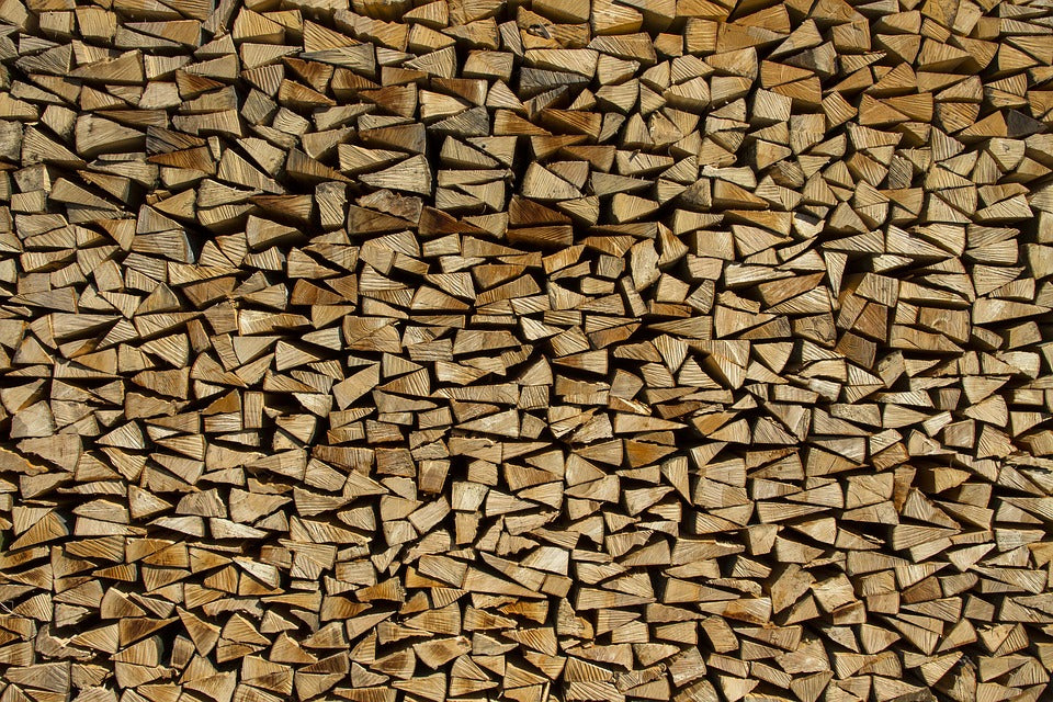 Your Guide to Choosing the Correct Firewood This Winter